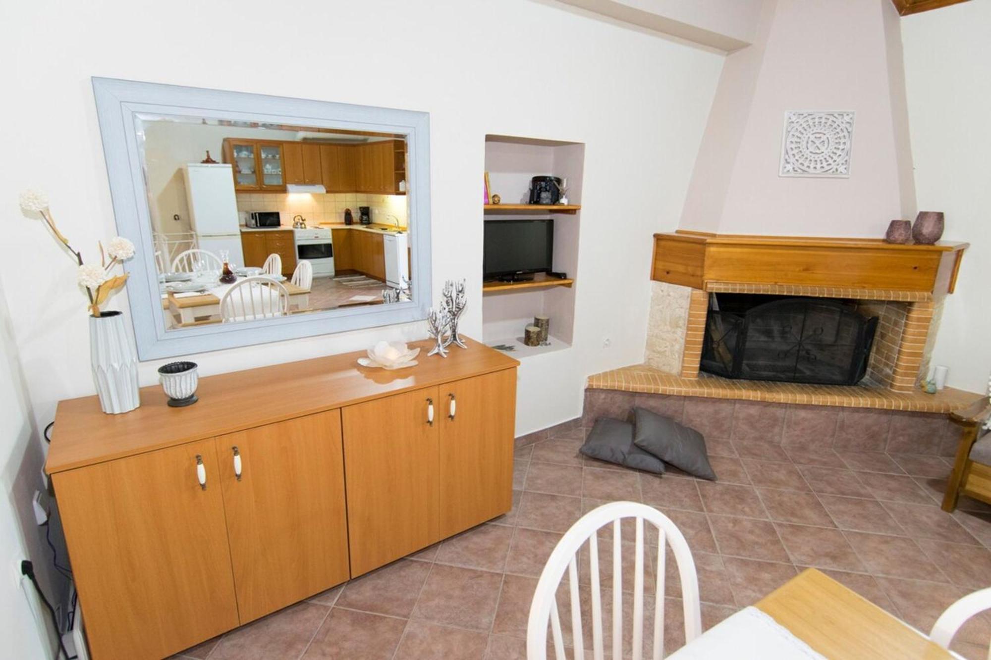 Loulos Aoria Traditional House With Stuning Mountain View מראה חיצוני תמונה
