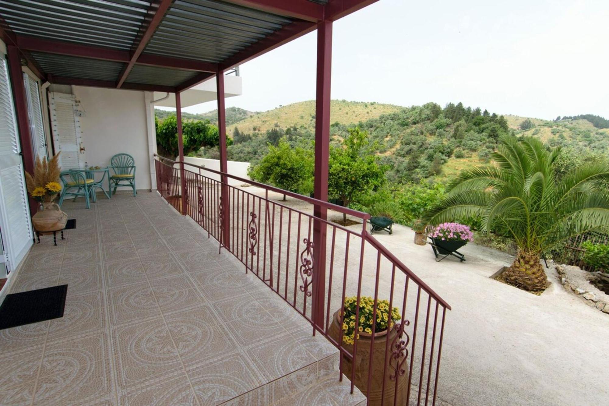 Loulos Aoria Traditional House With Stuning Mountain View מראה חיצוני תמונה